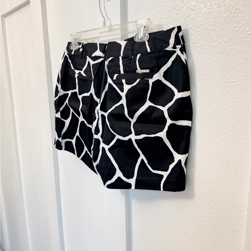 Michael Kors Black and White Patterned Women Shorts - Picture 13 of 16